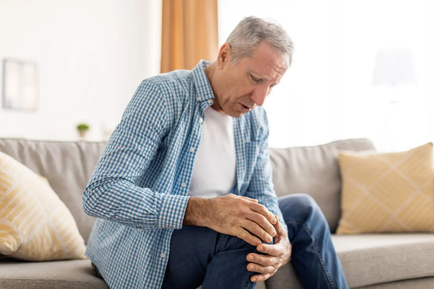 Man with knee pain. 