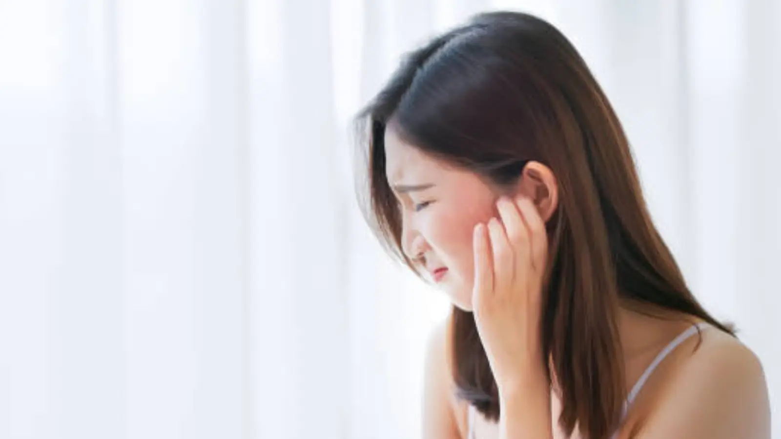 Facial itching.