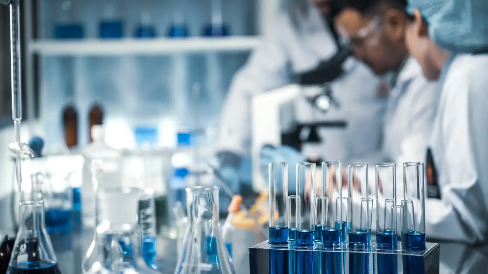 People in lab.