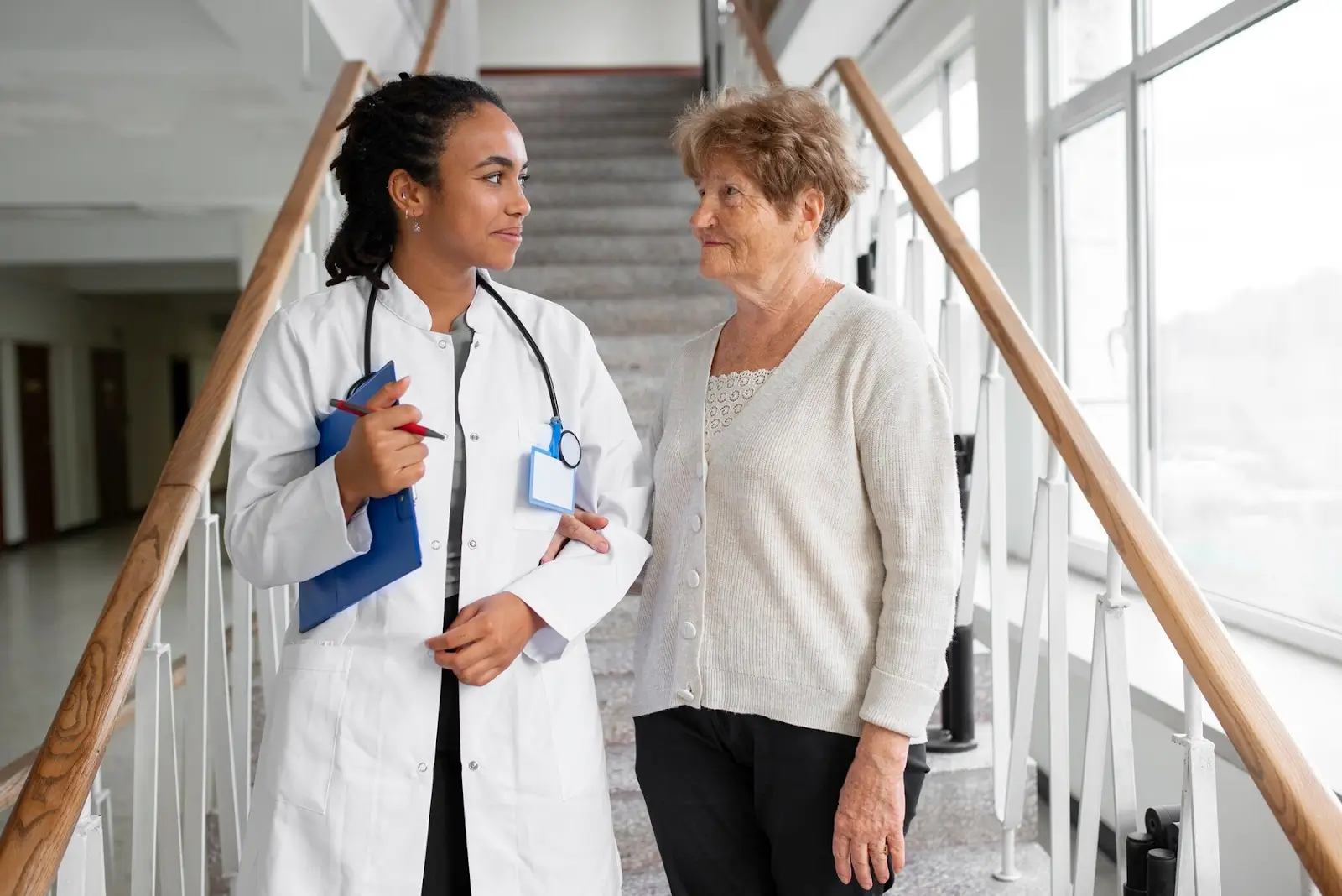 Patient consulting doctor.