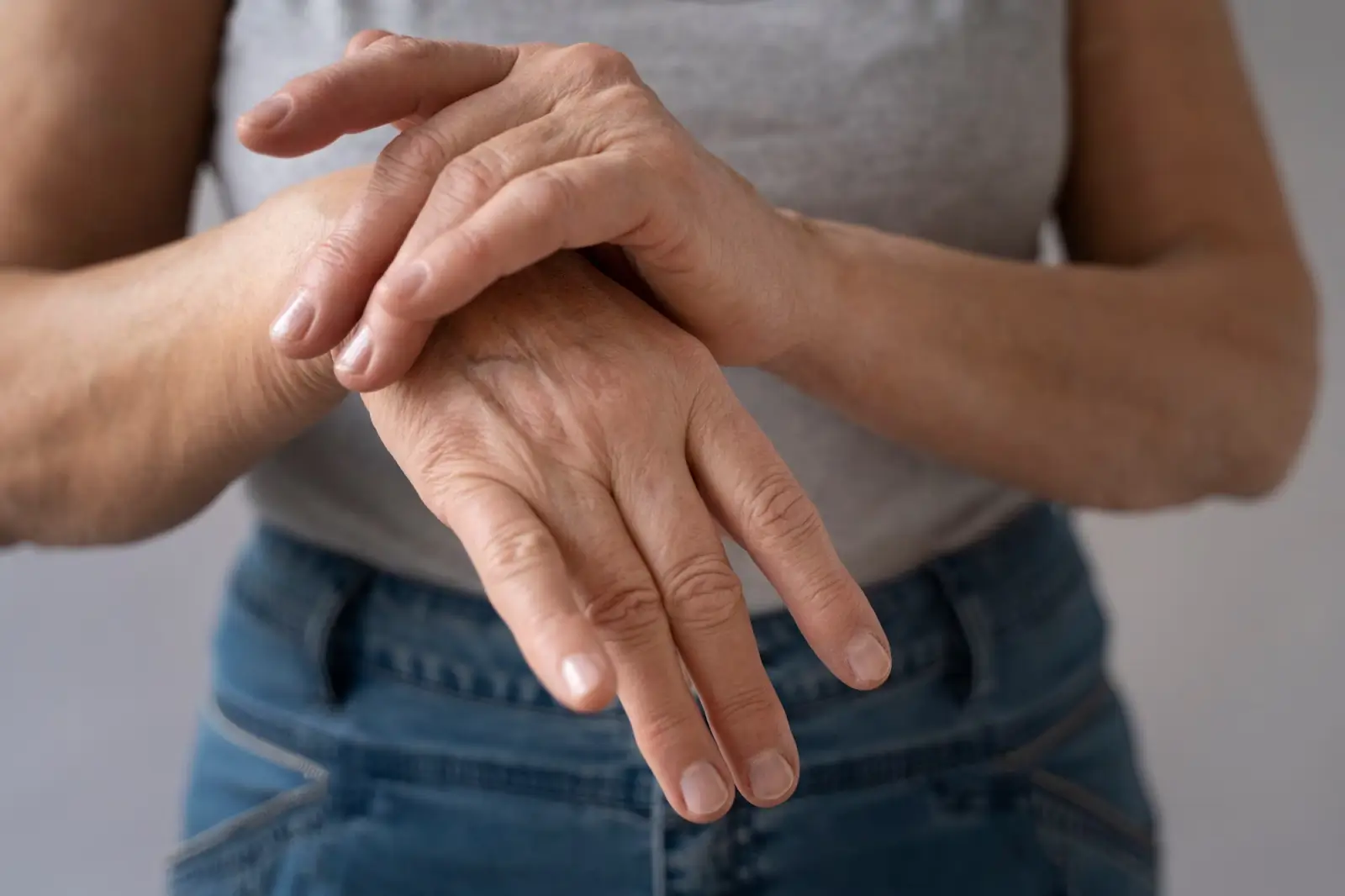 Person with hand pain.